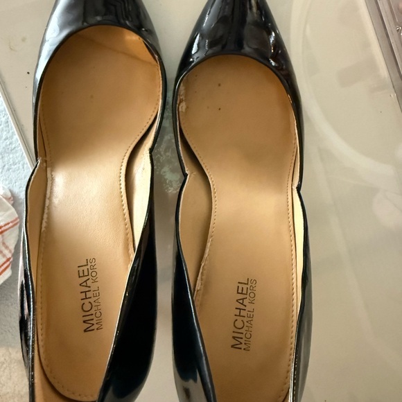 Michael Kors stilettos. Gently worn, great condition that comes with its own box - Picture 4 of 6